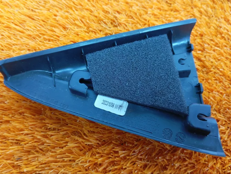 Уголок двери