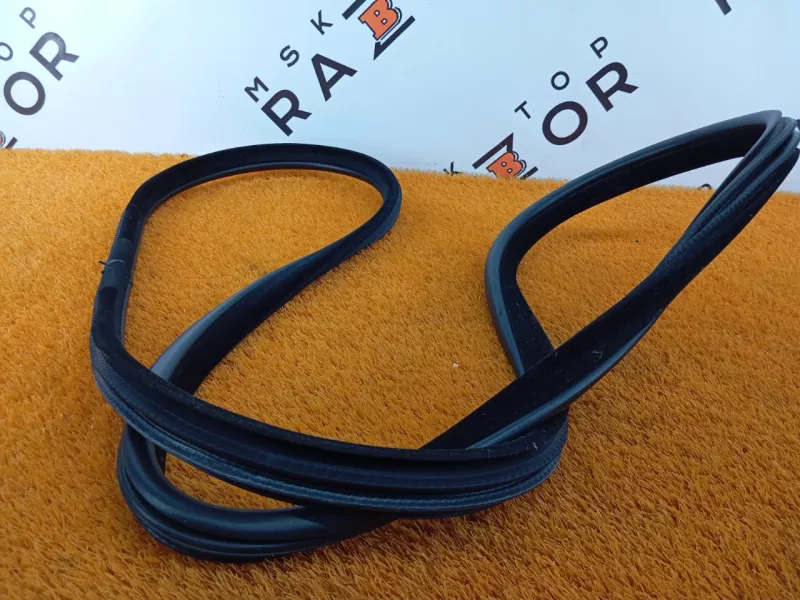 Уплотнитель проема двери