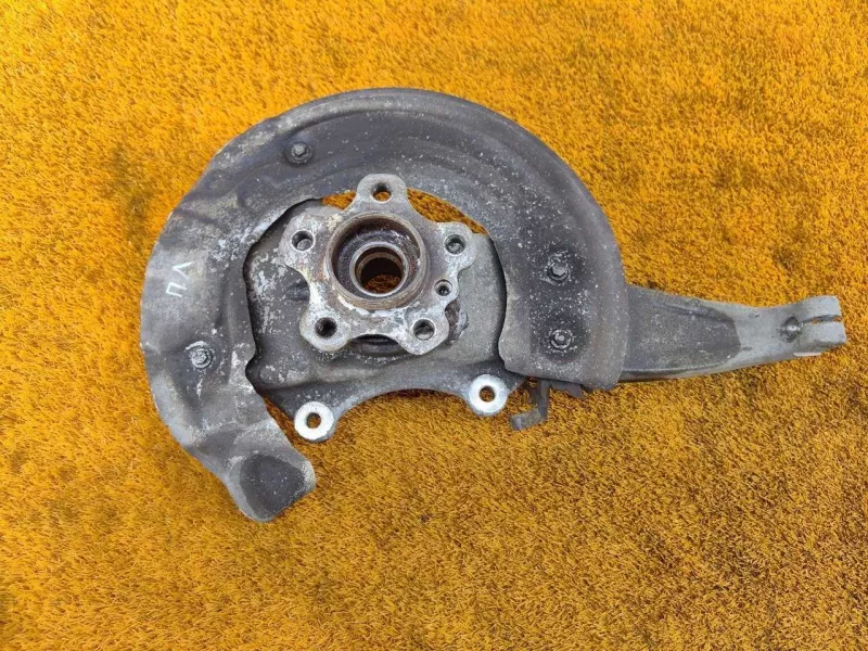 Кулак поворотный