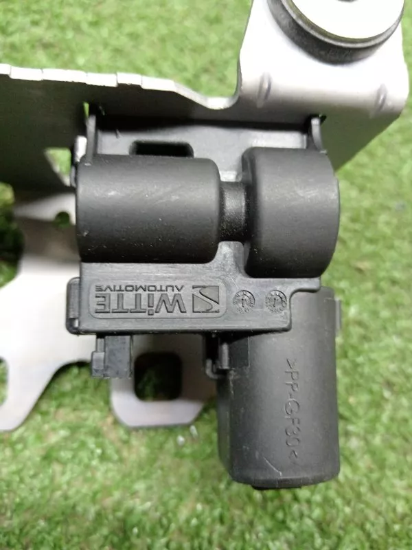 Замок багажника