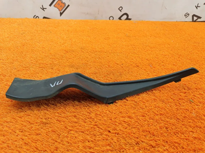 Накладка петли капота