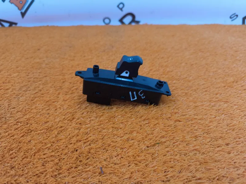 Кнопка стеклоподъемника