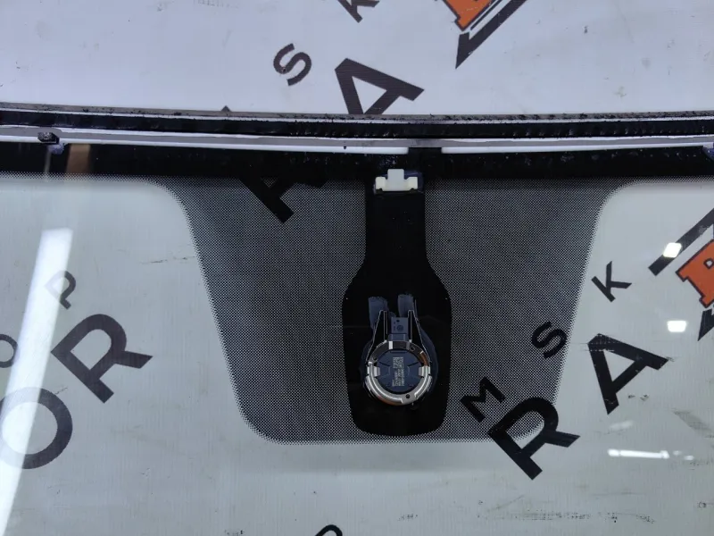 Стекло лобовое