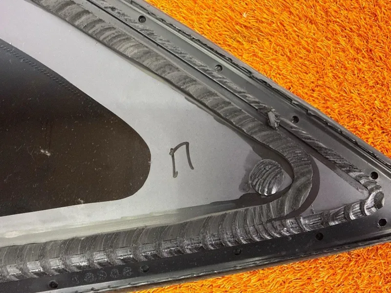 Форточка задняя