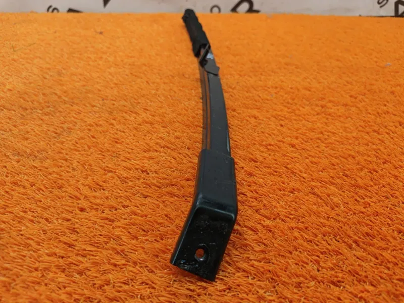 Направляющая стекла двери