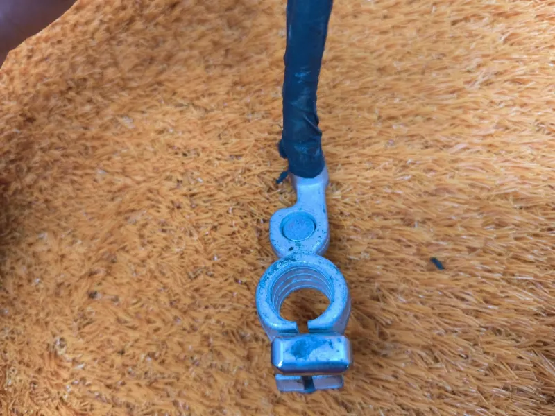 Клемма аккумулятора