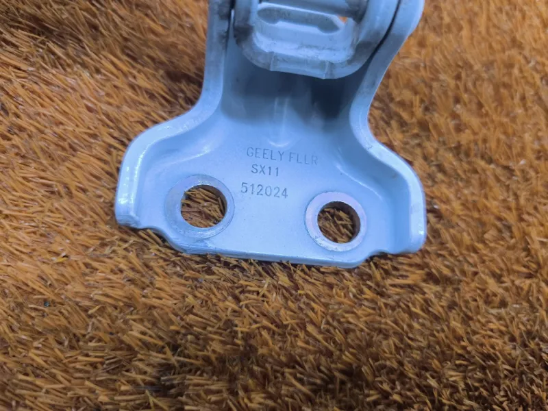 Петля двери