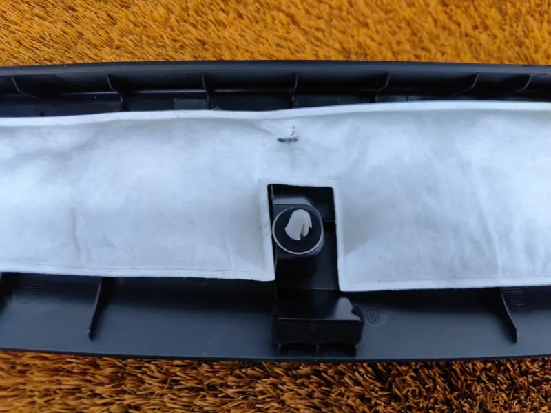 Обшивка крышки багажника