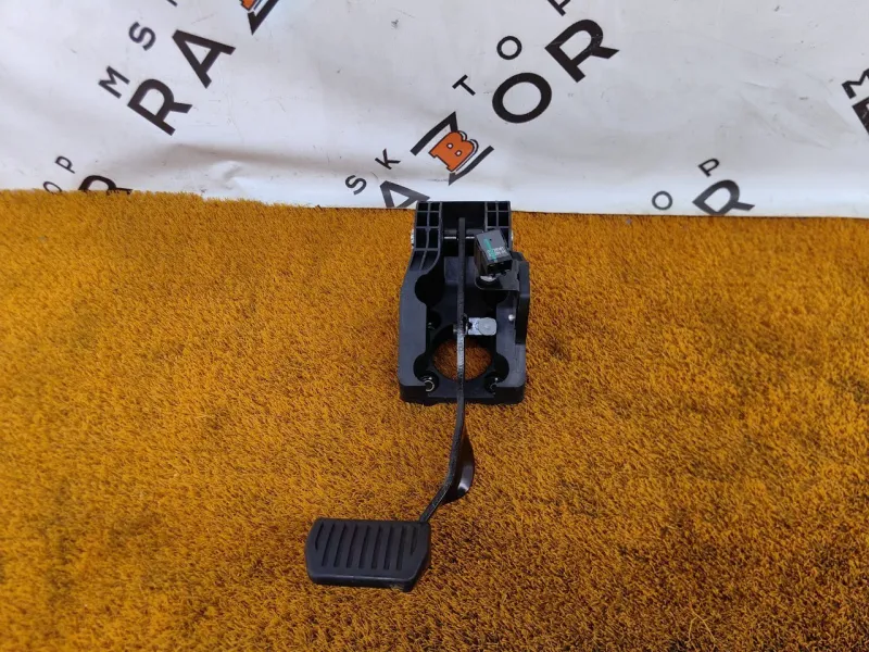 Педаль тормоза