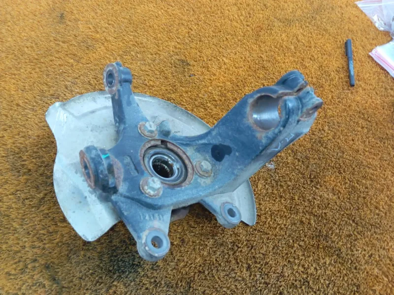 Кулак поворотный