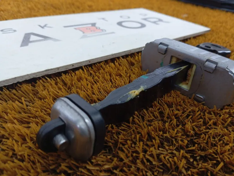 Ограничитель двери