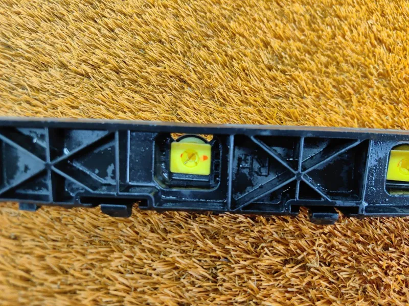 Кронштейн заднего бампера