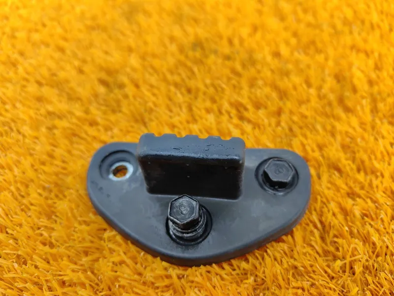 Отбойник крышки багажника