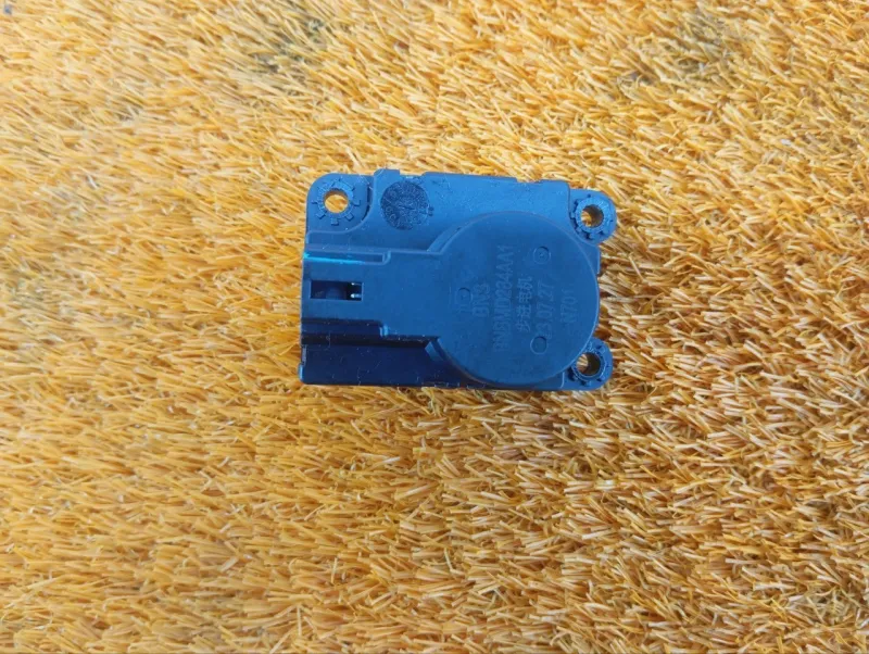 Сервопривод заслонок печки