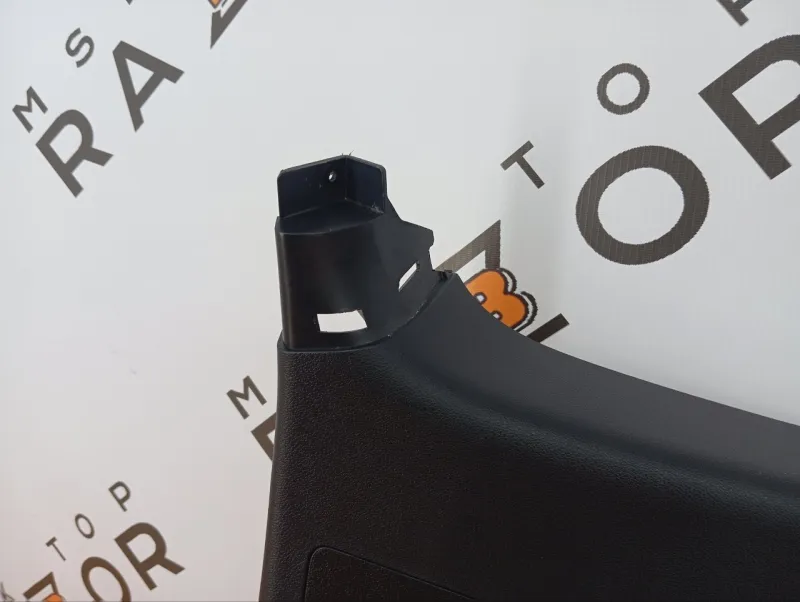 Обшивка двери багажника