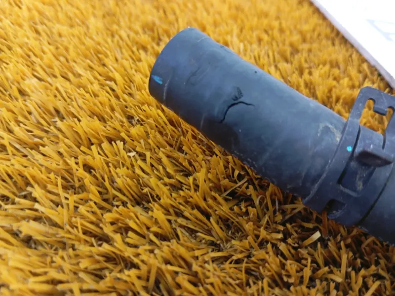 Патрубок радиатора печки