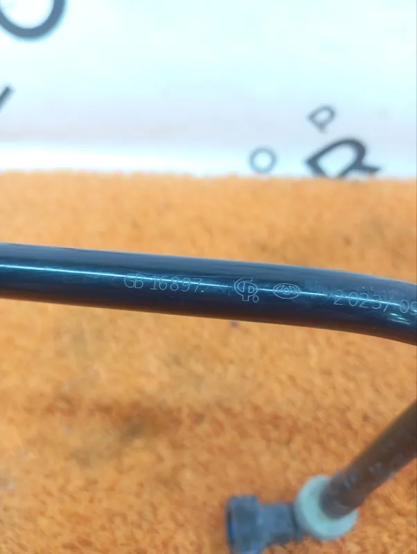 Трубка топливная