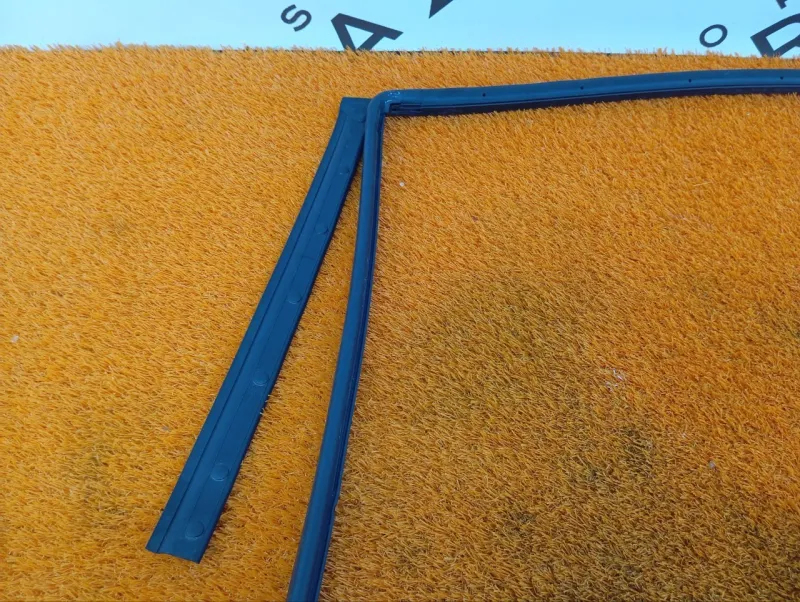 Уплотнитель двери