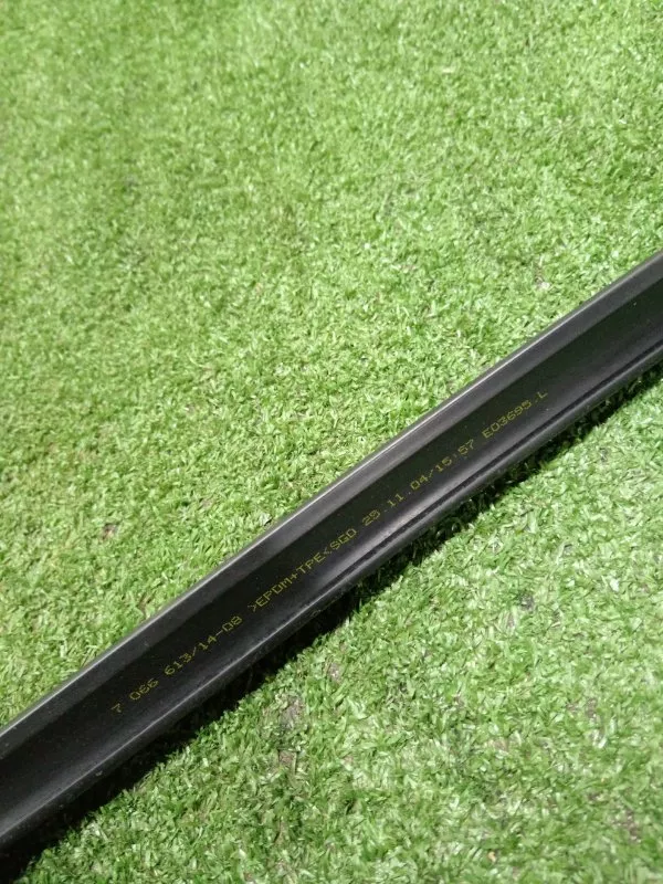 Уплотнитель стекла двери