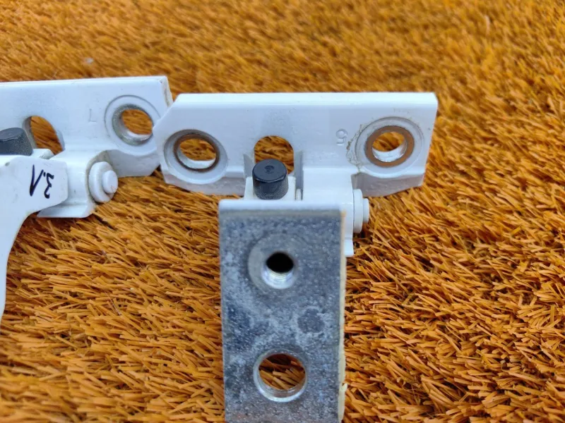 Петля двери