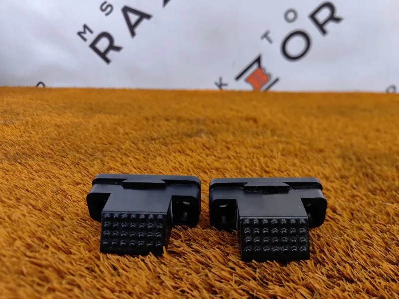 Отбойник крышки багажника