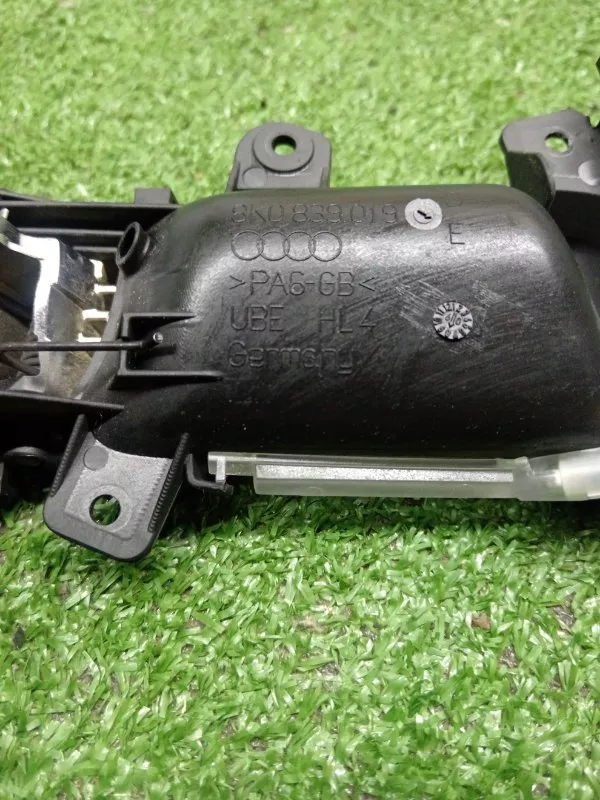 Ручка двери внутренняя Audi A4 2009 8K0839019 B8, задняя левая