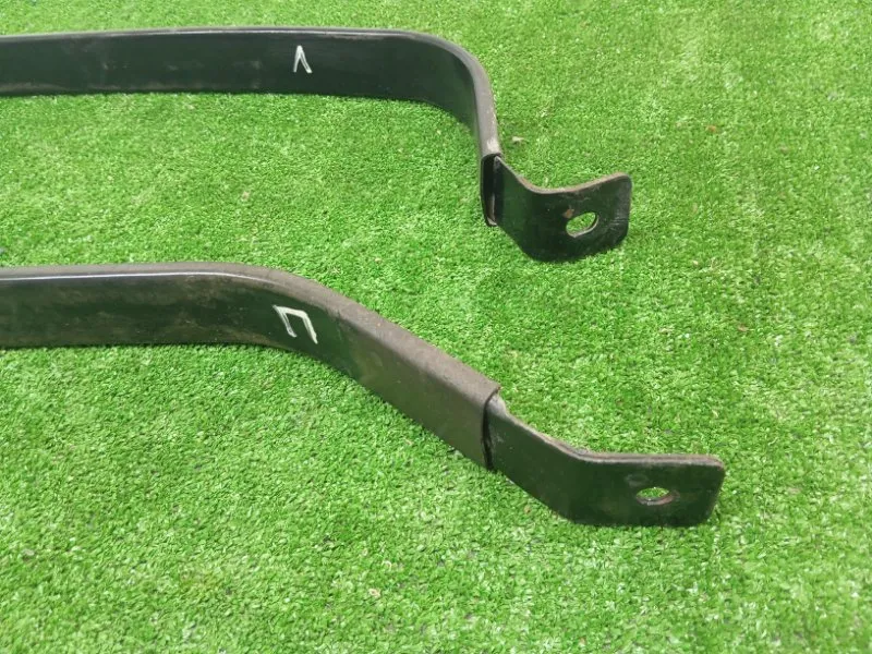 Крепление топливного бака