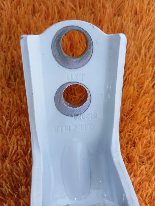 Петля двери