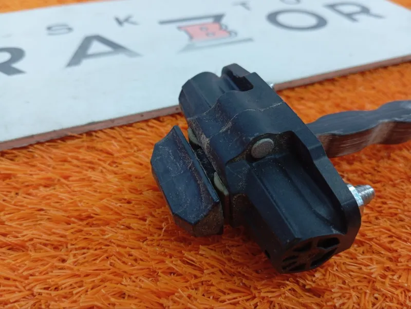 Ограничитель двери