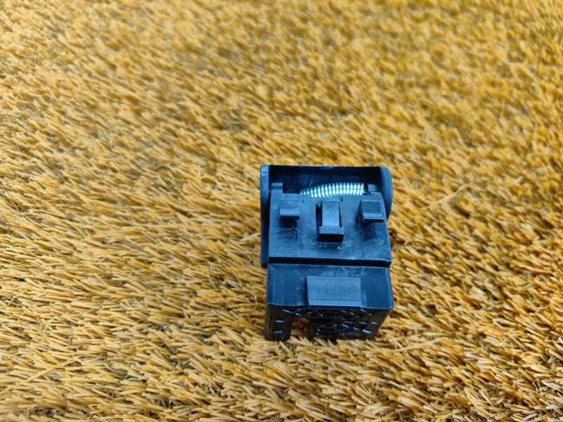 Ручка открывания капота