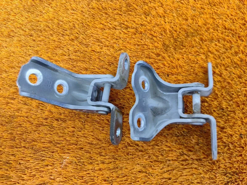 Петля двери