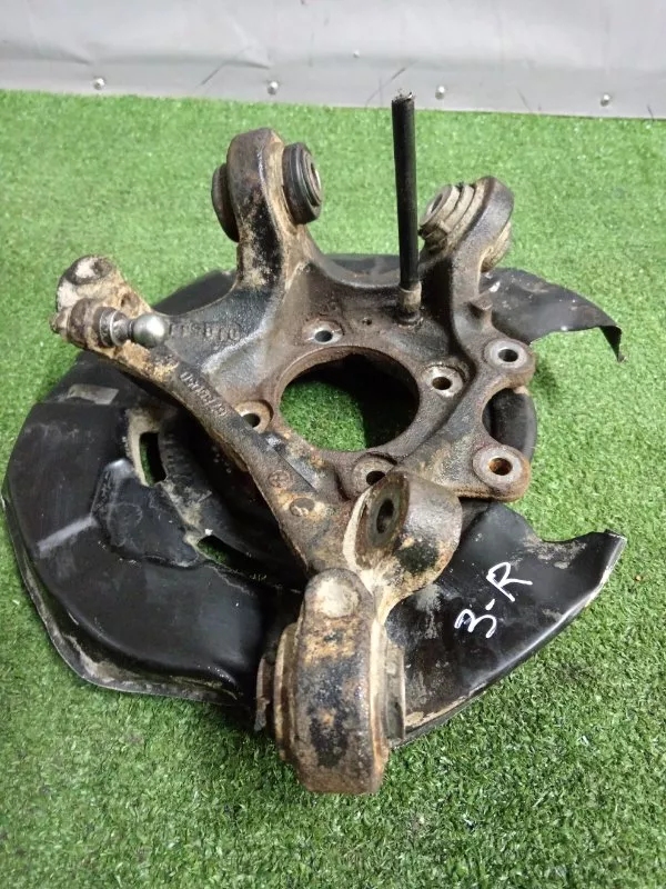 Кулак поворотный