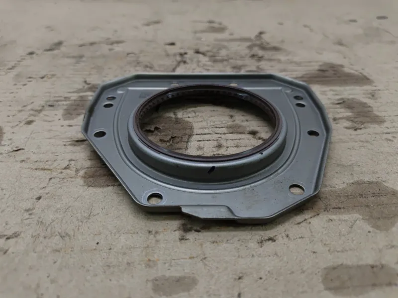 Крышка коленвала