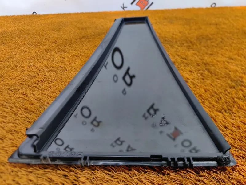 Форточка задняя