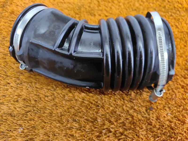 Патрубок воздушного фильтра