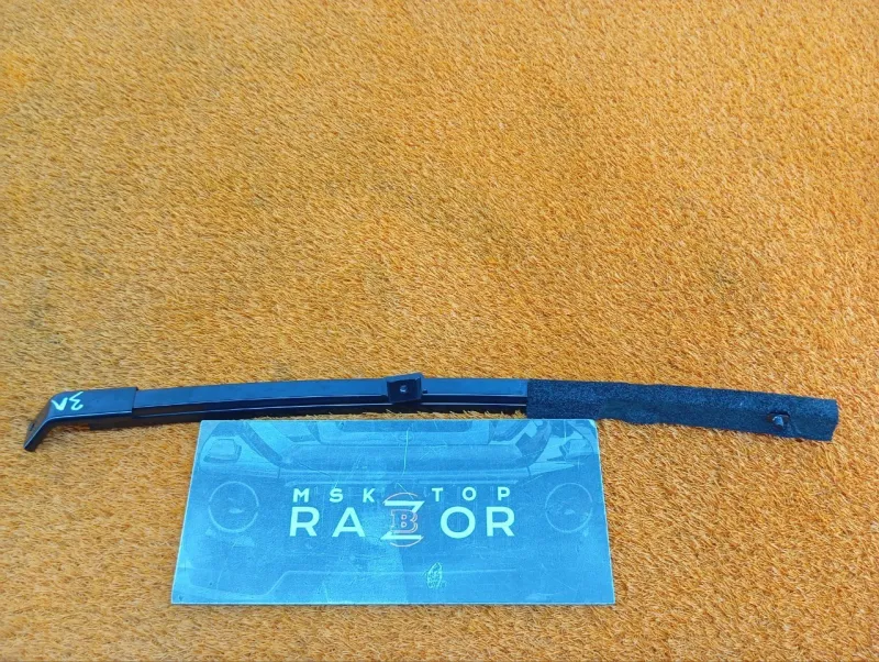 Направляющая стекла двери