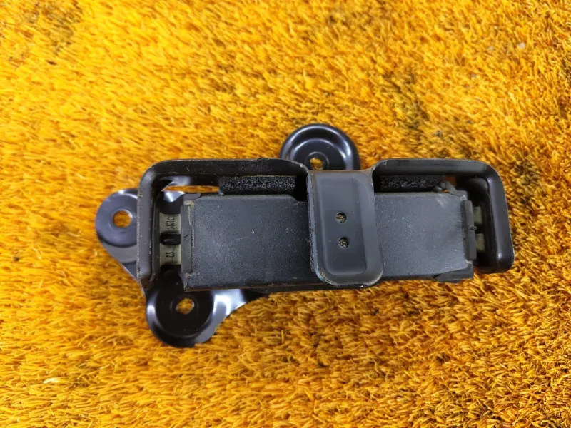 Демпфер крышки багажника