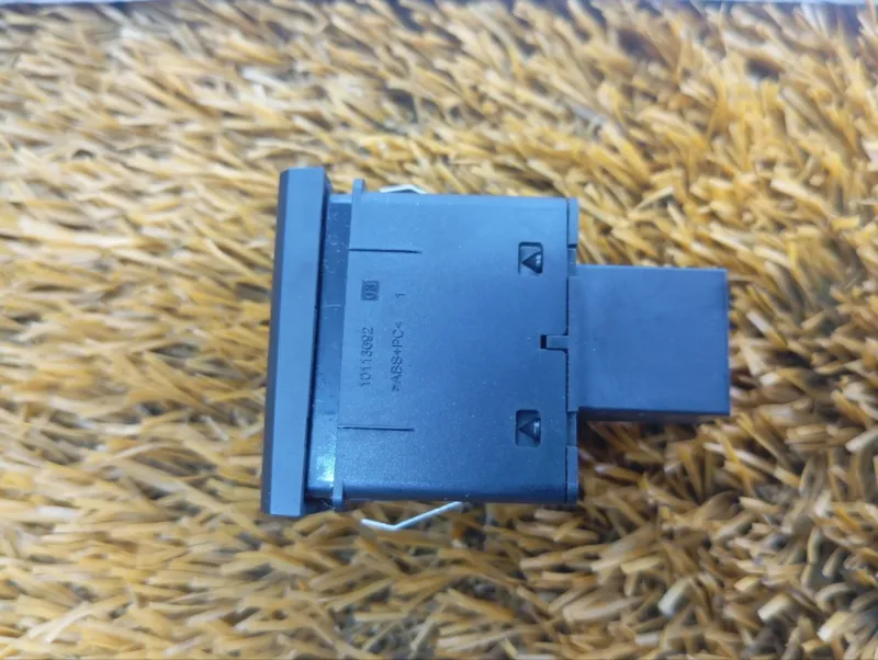 Кнопка обогрева сидений