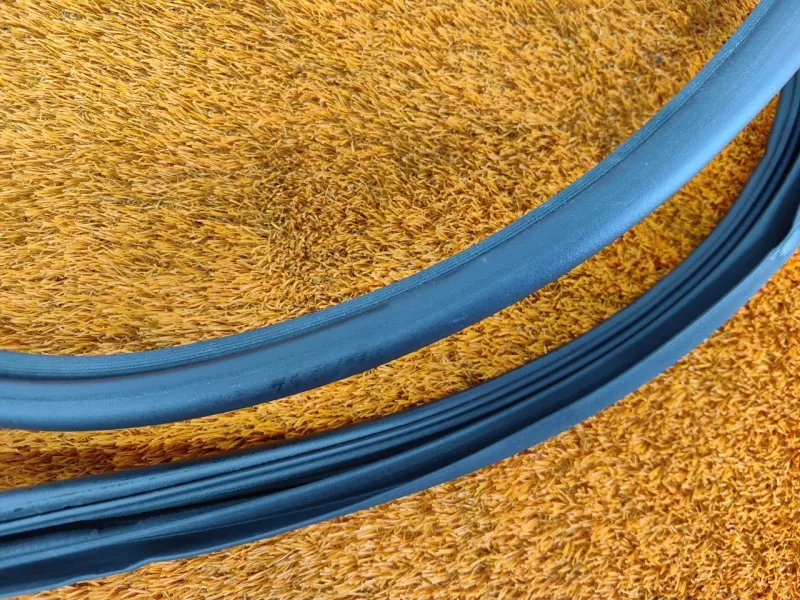 Уплотнитель проема двери