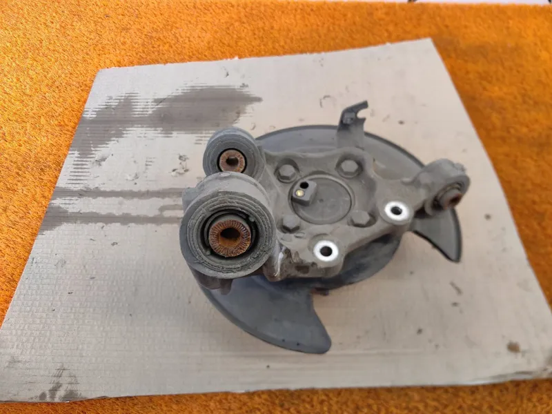 Кулак поворотный