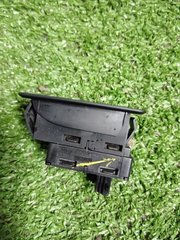 Кнопка стеклоподъемника