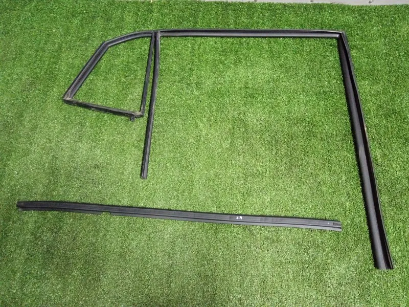 Уплотнитель стекла двери