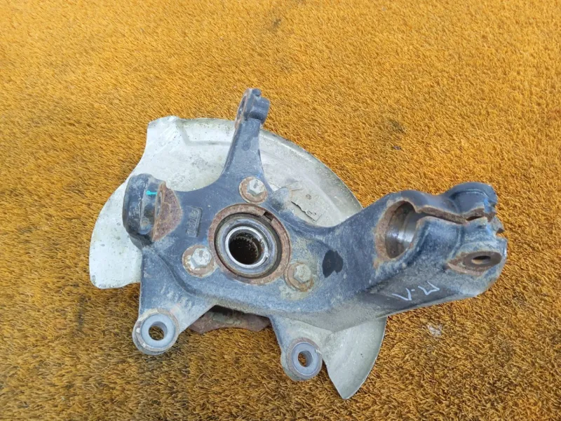 Кулак поворотный