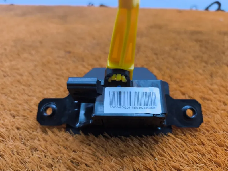 Замок багажника