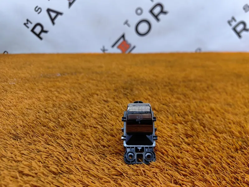 Кнопка складывания сиденья