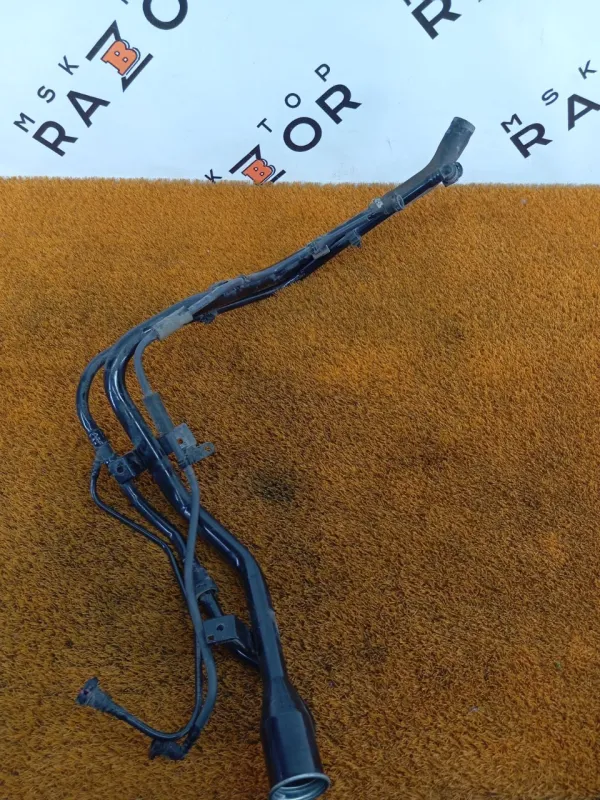 Горловина топливного бака