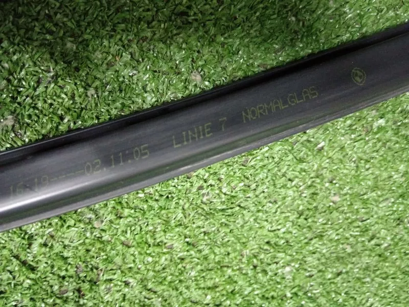 Уплотнитель стекла двери