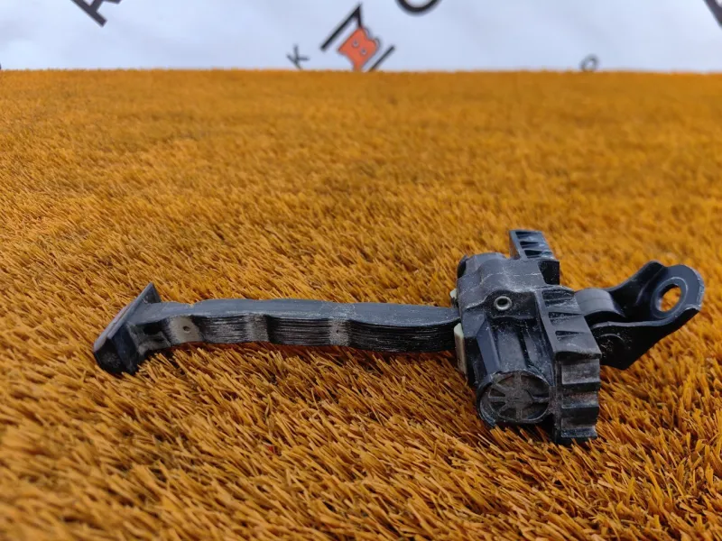 Ограничитель двери