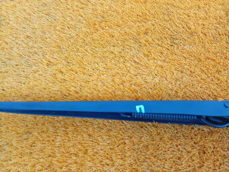 Поводок стеклоочистителя лобового стекла