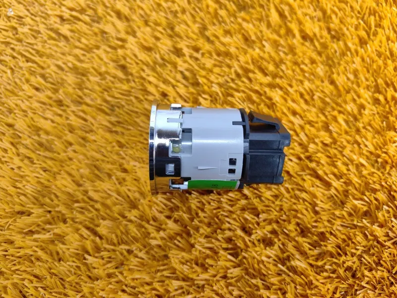 Кнопка запуска двигателя